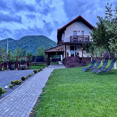 Casa De Sub Hora Villa Zărneşti Bagian luar foto