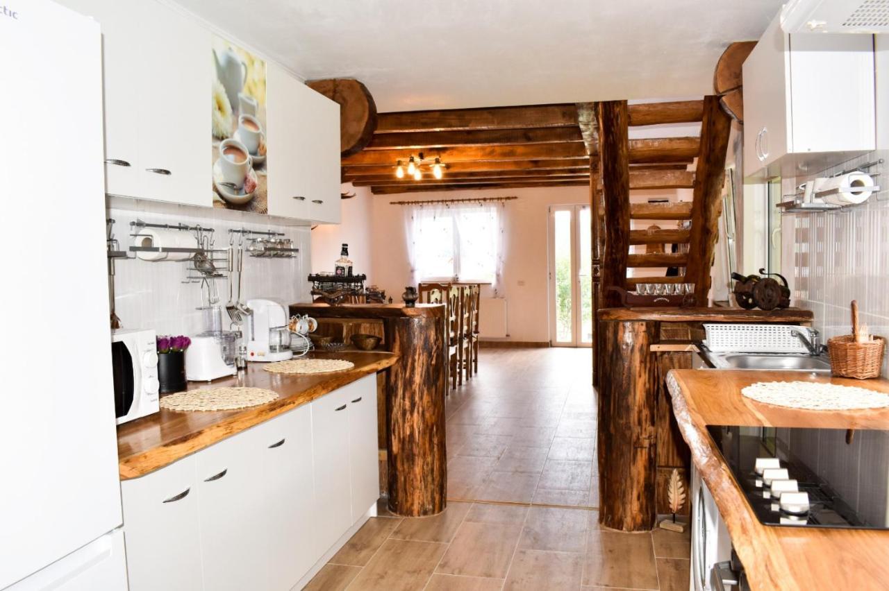 Casa De Sub Hora Villa Zărneşti Bagian luar foto