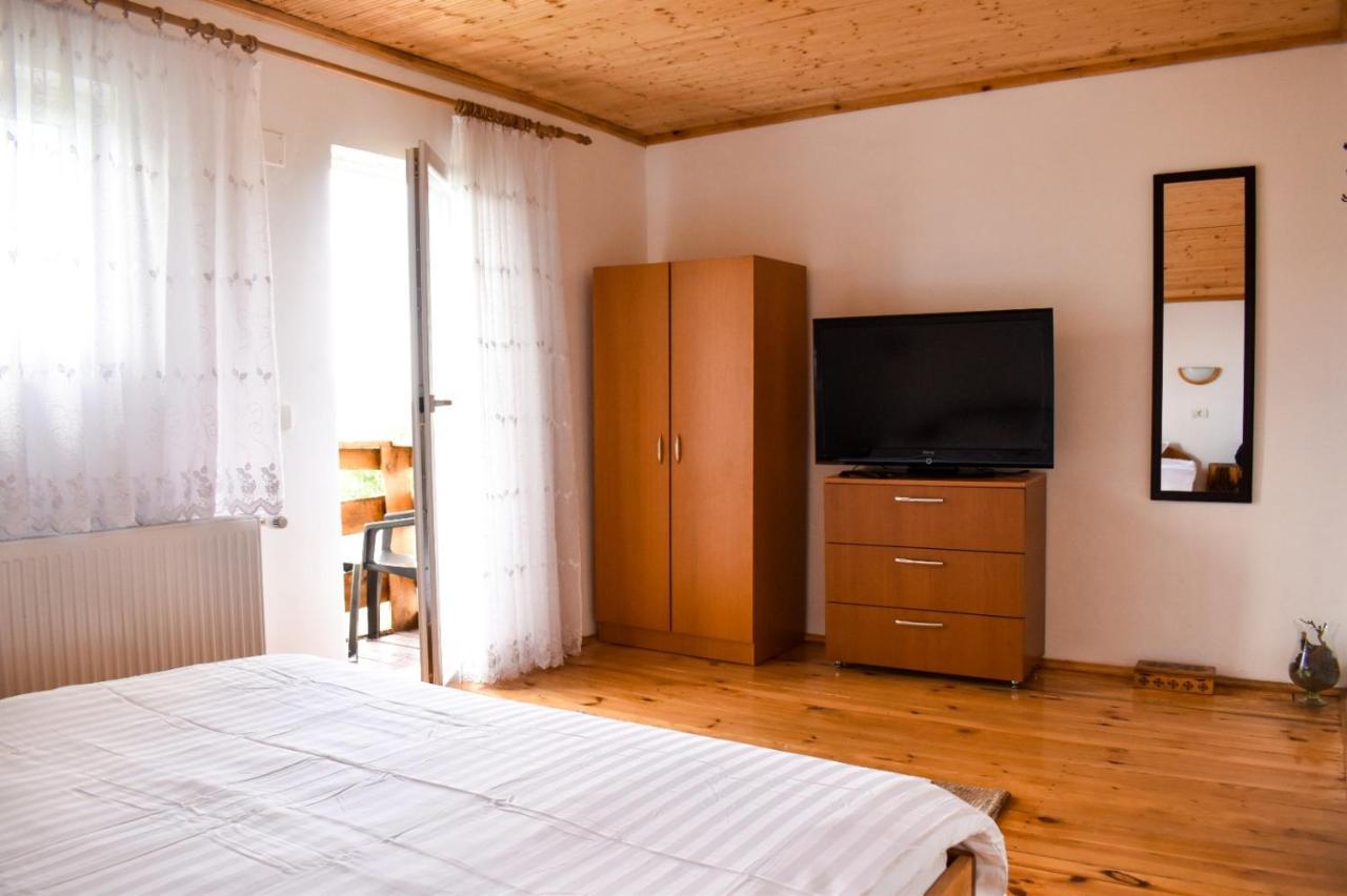 Casa De Sub Hora Villa Zărneşti Bagian luar foto