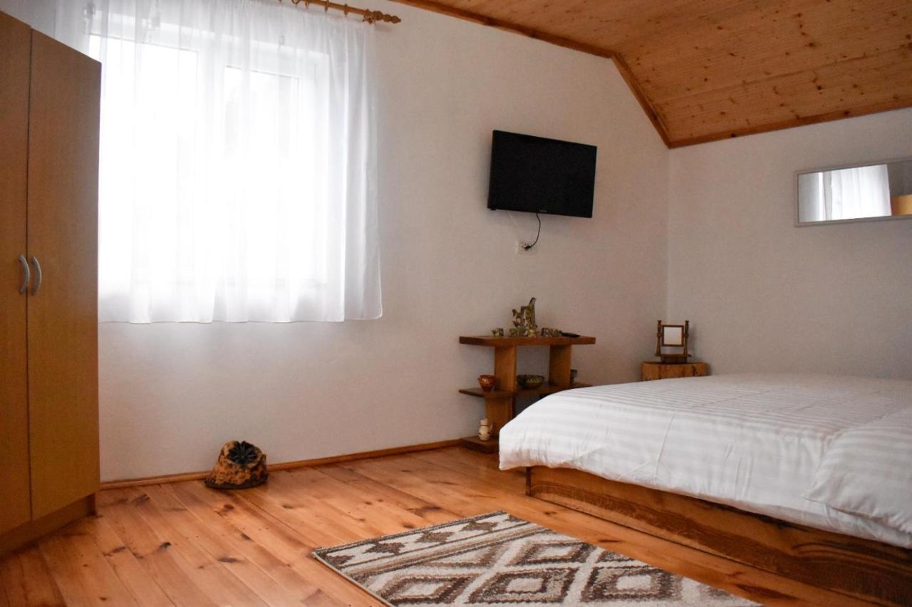 Casa De Sub Hora Villa Zărneşti Bagian luar foto