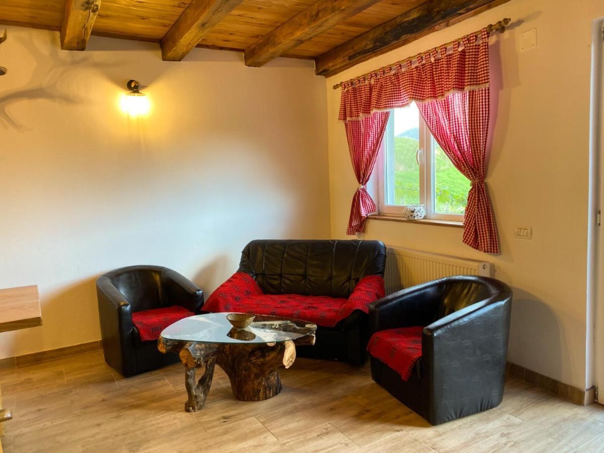 Casa De Sub Hora Villa Zărneşti Bagian luar foto