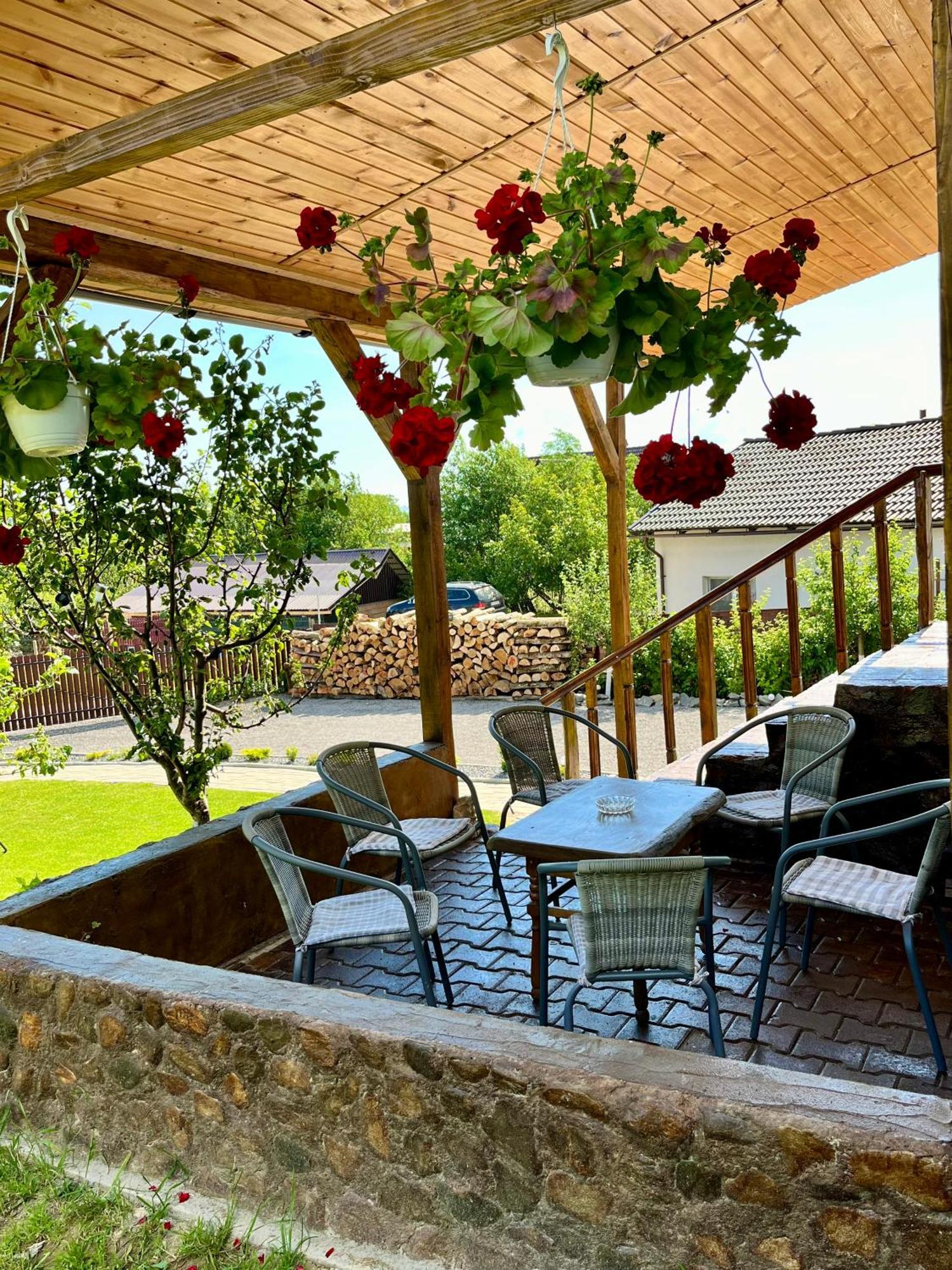 Casa De Sub Hora Villa Zărneşti Bagian luar foto