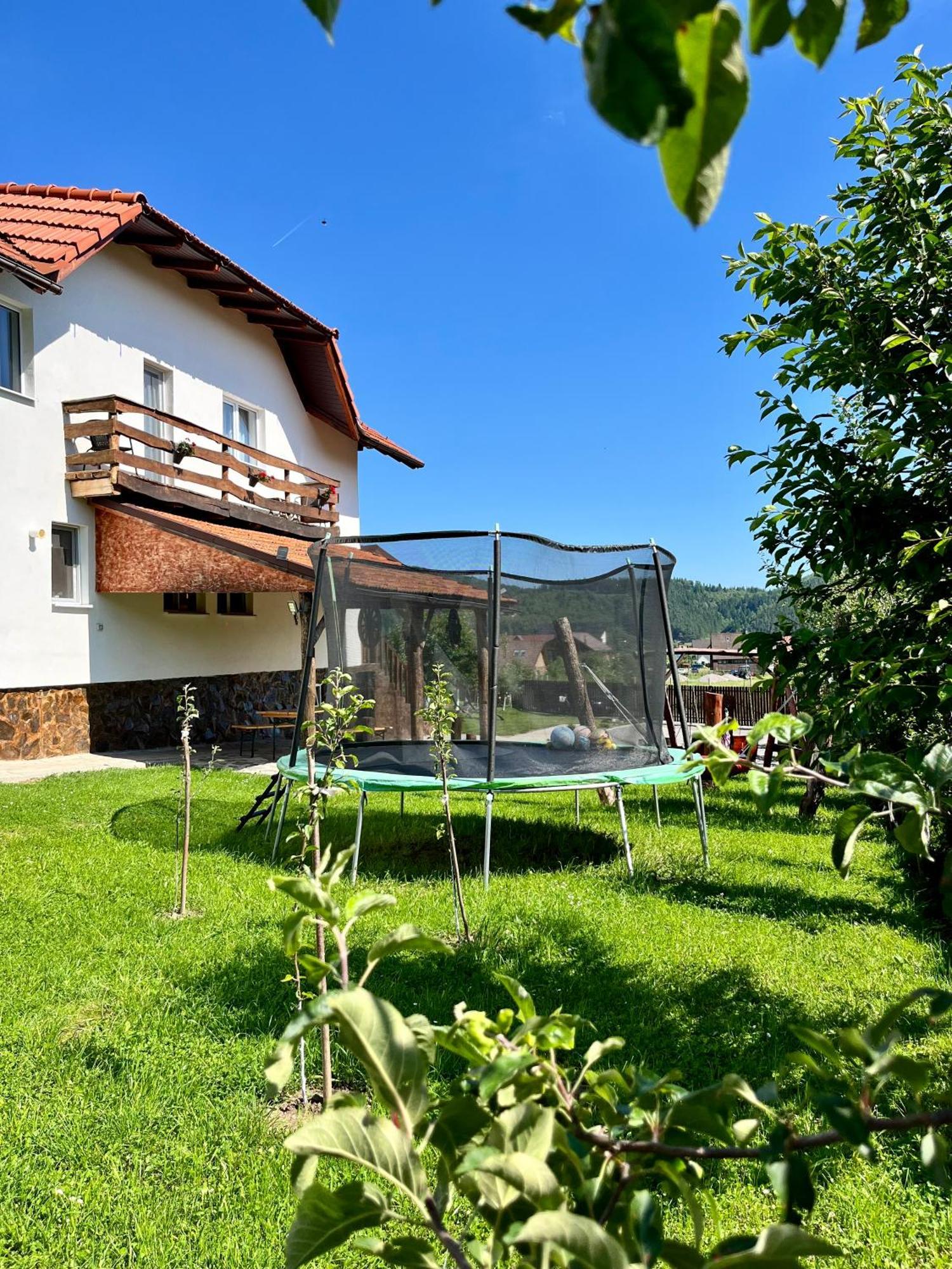 Casa De Sub Hora Villa Zărneşti Bagian luar foto