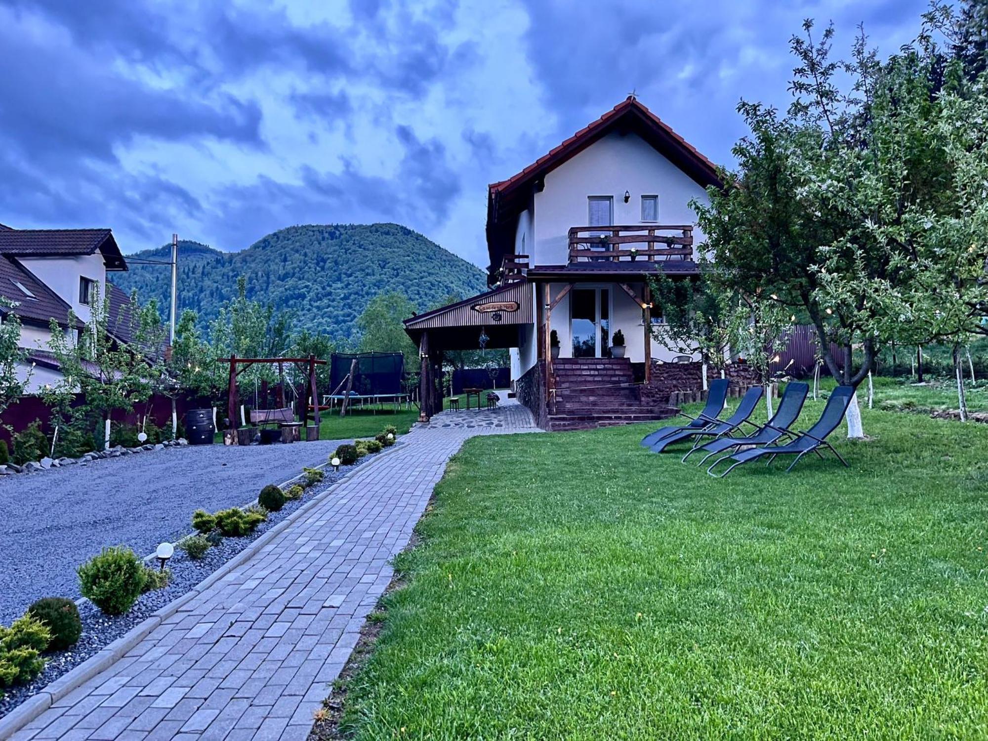 Casa De Sub Hora Villa Zărneşti Bagian luar foto